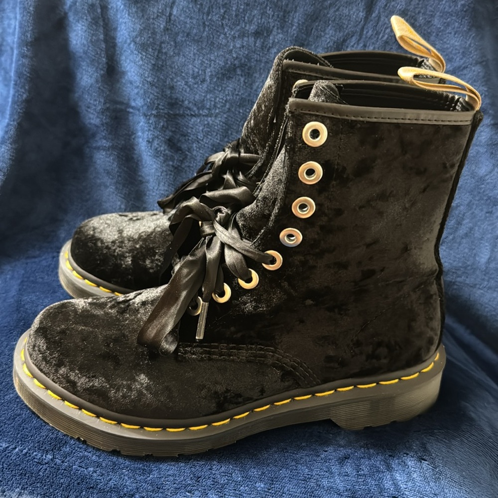Dr. Martens Black Velvet Boots! 7-7.5. EUC!